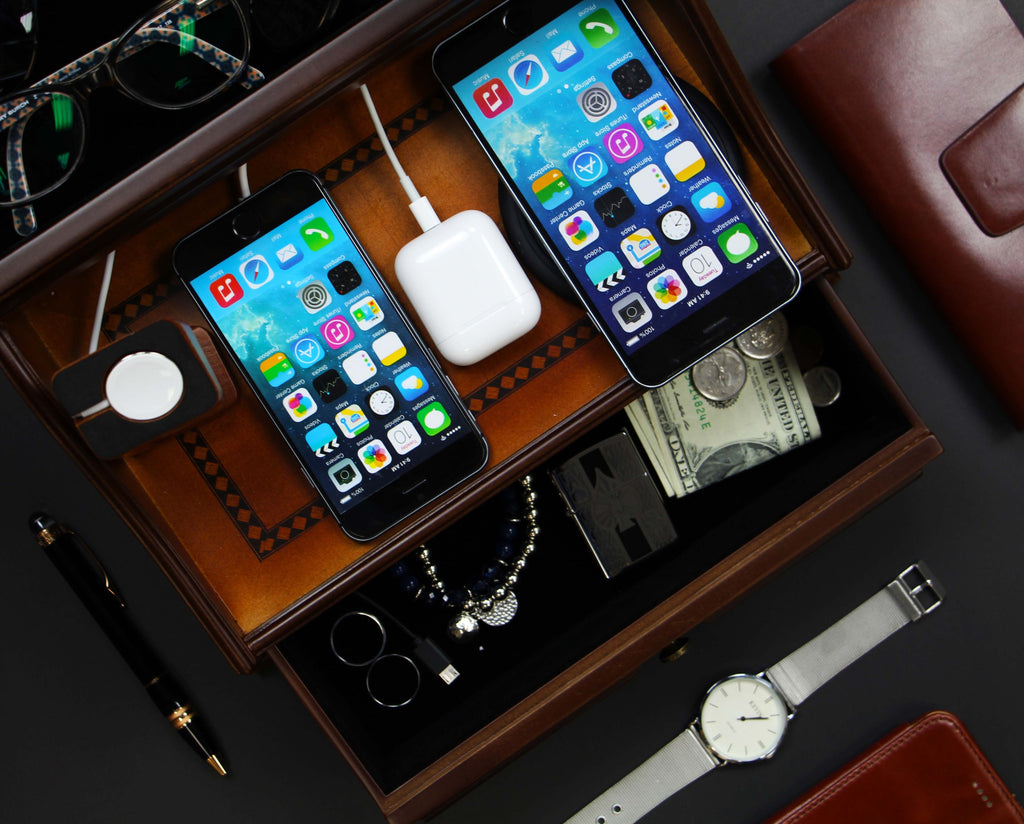 Decorebay Pecan charging station lifestyle picture with smartphones, accessories
